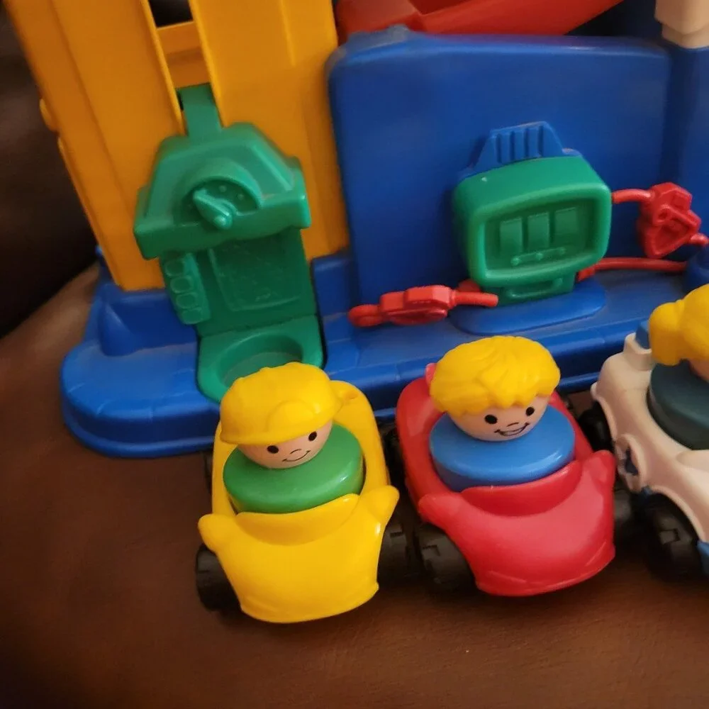 Vintage Fisher Price 1995 Little People Parking Garage with Elevator, cars ppl - Picture 2 of 12